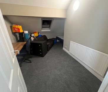 6 Bed Semi-Detached House, Birch Grove, M14 - Photo 3