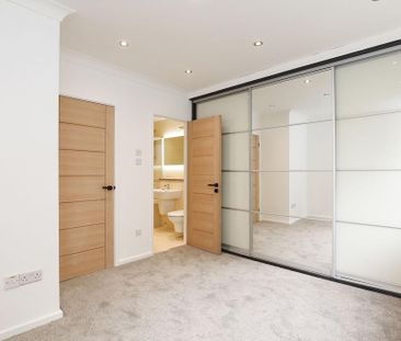 4 bedroom detached house to rent - Photo 4