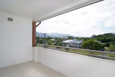 Townhouse in secure complex near CBD - Photo 4