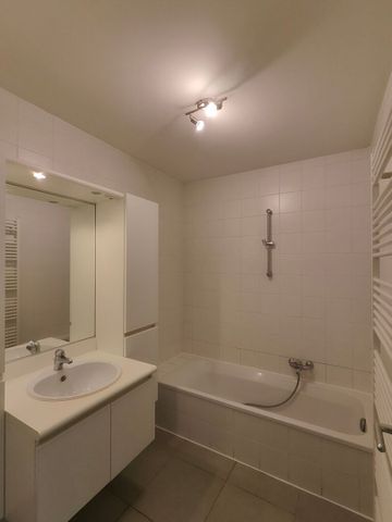 Gelijkvloers app. met 1 slaapkamer en autostaanplaats! - Photo 2