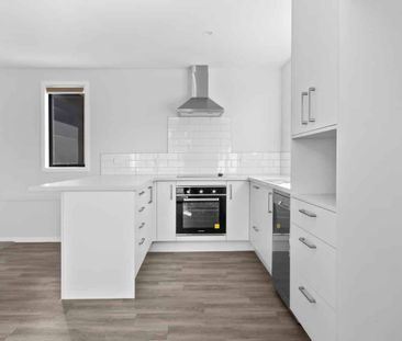 Near New, Two Bedroom & Two Bathroom - Photo 3