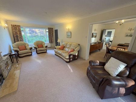 3 bedroom detached house to rent - Photo 2
