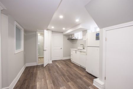 All Inclusive 2 Bedroom + Den Lower Unit in St. Catharines!! - Photo 4