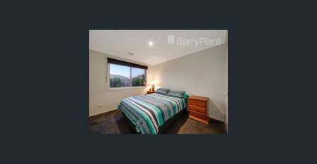 Bright, Fresh and Family-Friendly Living in Henty Park Estate - Photo 4