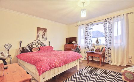 North Lane, Aldershot, GU12 - Photo 2