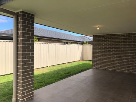 Beautifully Presented Home - Photo 3