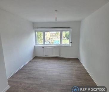3 bedroom end of terrace house to rent - Photo 2
