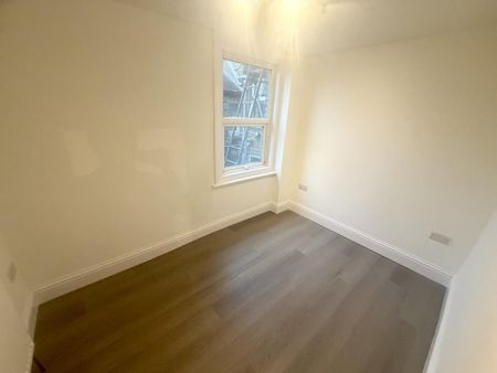 3 bedroom flat to rent - Photo 3