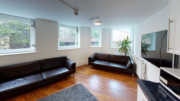 4 bedroom terraced house to rent - Photo 1