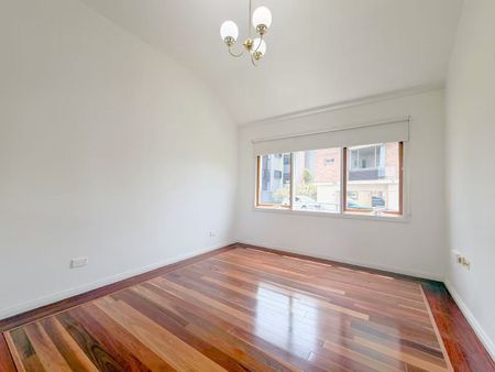 8 Rose Avenue, Neutral Bay NSW 2089 - House For Rent | Domain - Photo 5