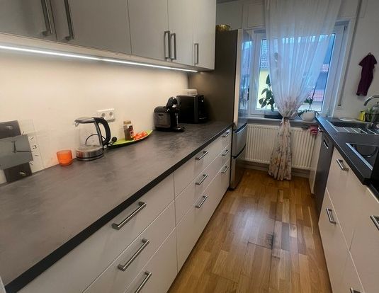 Miete inkl. Nebenkosten: 1.090 € pro Monat, plus Strom, plus Heizung - Foto 1