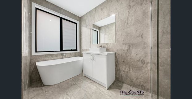 Spacious 4-bedroom Family Home - Photo 1