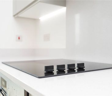 A large three-bedroom apartment finished to a high specification an... - Photo 3