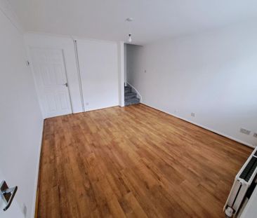 2 bedroom semi-detached house to rent - Photo 3