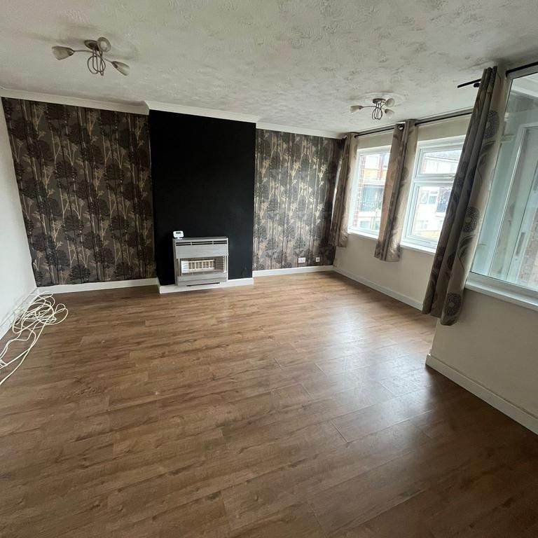 3 bedroom maisonette to rent - Photo 1