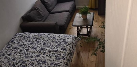 1 bedroom in a flat share to rent - Photo 2