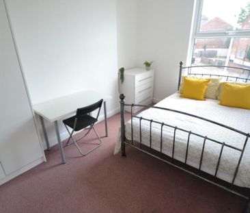 6 bedroom semi-detached house to rent - Photo 2