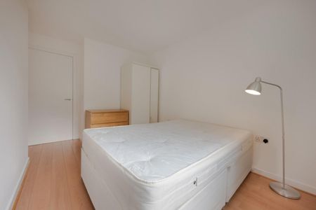 2 bedroom Flat To Let - Photo 3