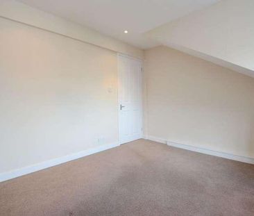 Flat, Reading Road, Yateley, GU46 - Photo 3