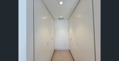 Sophisticated Living with Lift & Low Maintenance - Photo 4