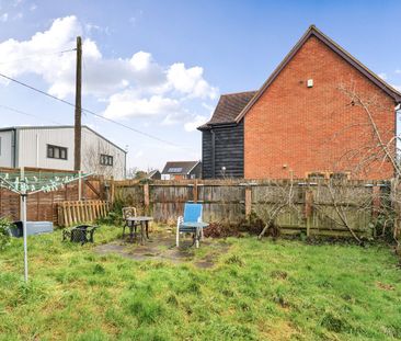 3 bedroom semi-detached maisonette to rent - Photo 6