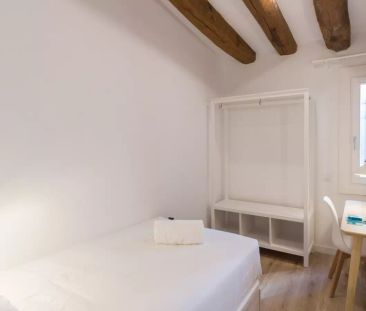 Single Bed in Rooms for rent in 5-bedroom apartment in El Barri Gotic - Photo 4