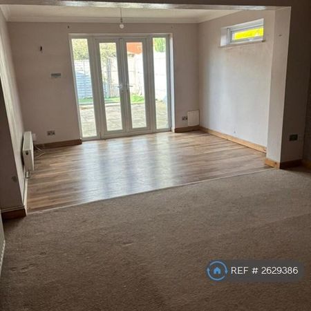 3 bedroom end of terrace house to rent - Photo 4
