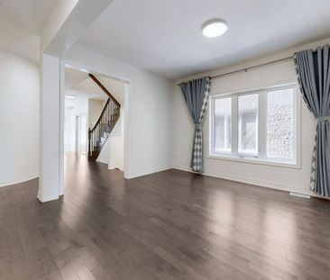 For Lease - 6 Kavanagh Avenue, East Gwillimbury, Ontario - Photo 2