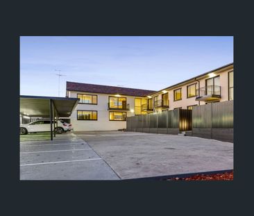 2 Bedroom, 2 Bathroom with Private Courtyard - 650 Per Week - Photo 3