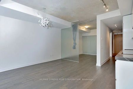 629 King Street W #412 - Photo 4