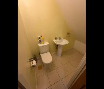 Room in a Shared House, Gyllyngdune Gardens, IG3 - Photo 4