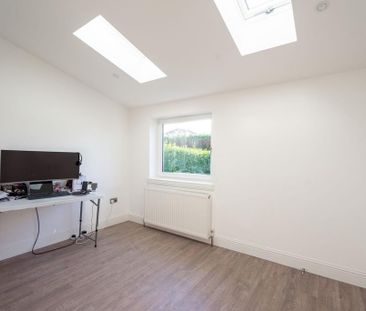 4 bedroom semi-detached house to rent - Photo 5