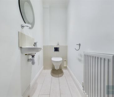 Stones Court, Bradford on Avon, Wiltshire, BA15, Bradford-On-Avon - Photo 6