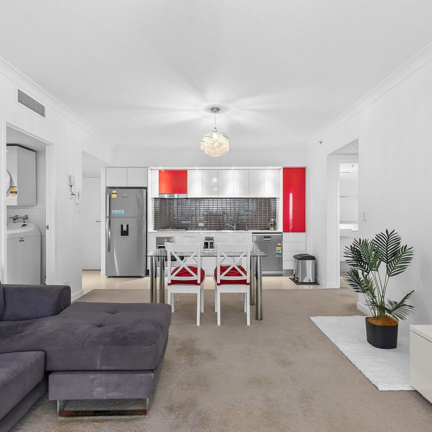 Modern Urban Living in the Heart of Southport - Convenience, Comfort, and Style. - Photo 1