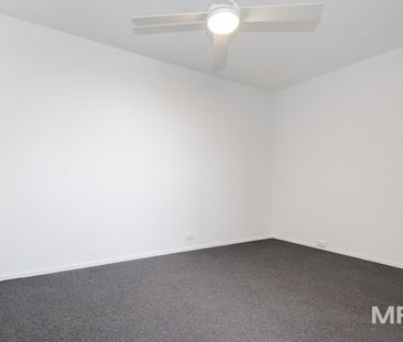 Light filled chic living in excellent locale - Photo 3