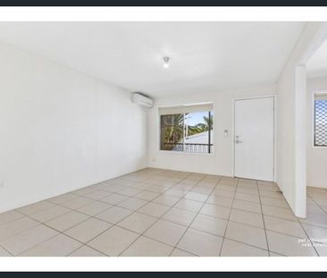 SECOND LEVEL UNIT COMPLEX CLOSE TO THE MATER HOSPITAL - Photo 5