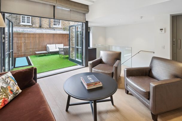 Exquisite townhouse with stunning garden square views in Knightsbridge - Photo 1