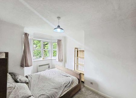 Churchdale, Aldershot, GU12 - Photo 3