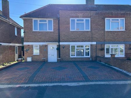5 bedroom semi-detached house to rent - Photo 3