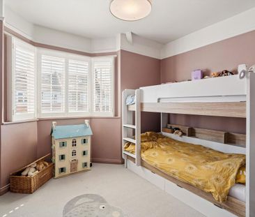 A five bedroom semi-detached house with a large garden on Ellerton Road. - Photo 5