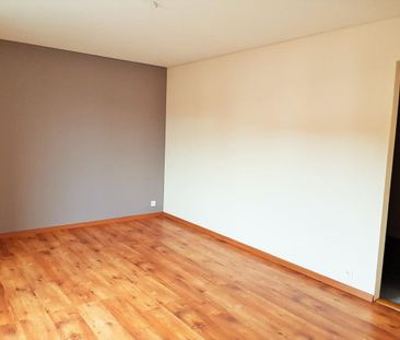 Beautiful 4.5-room apartment with fireplace in Val-de-Travers - Photo 3