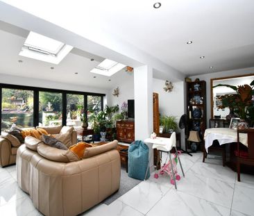 5 bedroom semi-detached house to rent - Photo 2