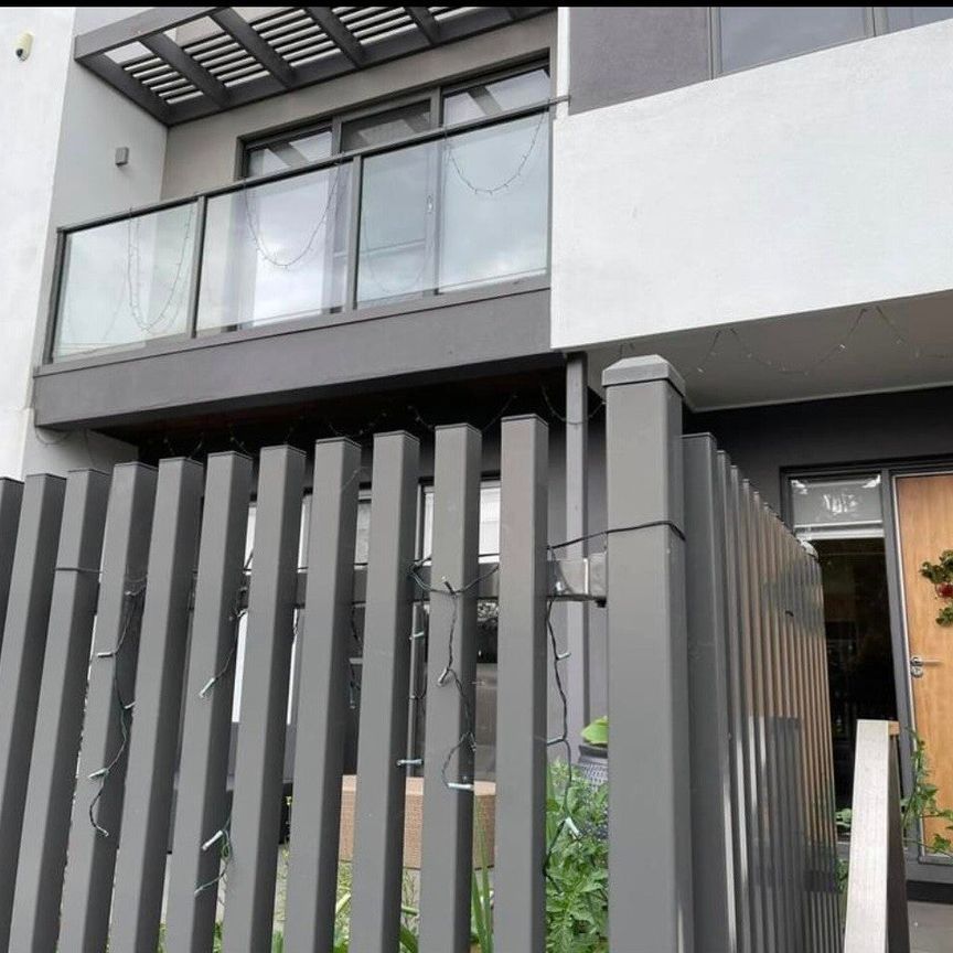 Ascot Vale - Photo 1