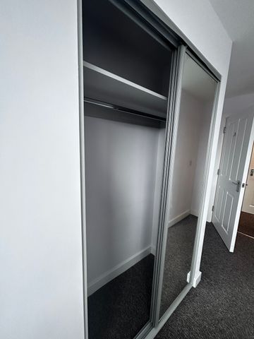 QUEENSWAY, BLETCHLEY - 1 BEDROOM - Photo 3