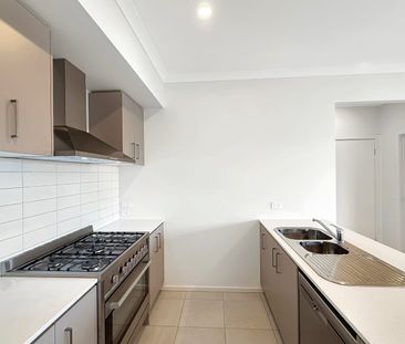 🏡 Brand New 4-Bedroom House in Eynesbury - $365 per week - Photo 4