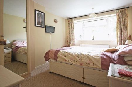 3 bedroom terraced house to rent - Photo 2