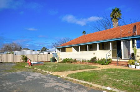 One Bedroom Unit in Convenient Mandurah Location - Photo 2