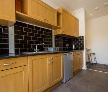 1 bedroom in a house share to rent - Photo 4