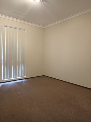ROSSMOYNE HIGH SCHOOL ZONE! - Photo 1