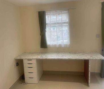 Hillcross Avenue - Photo 2